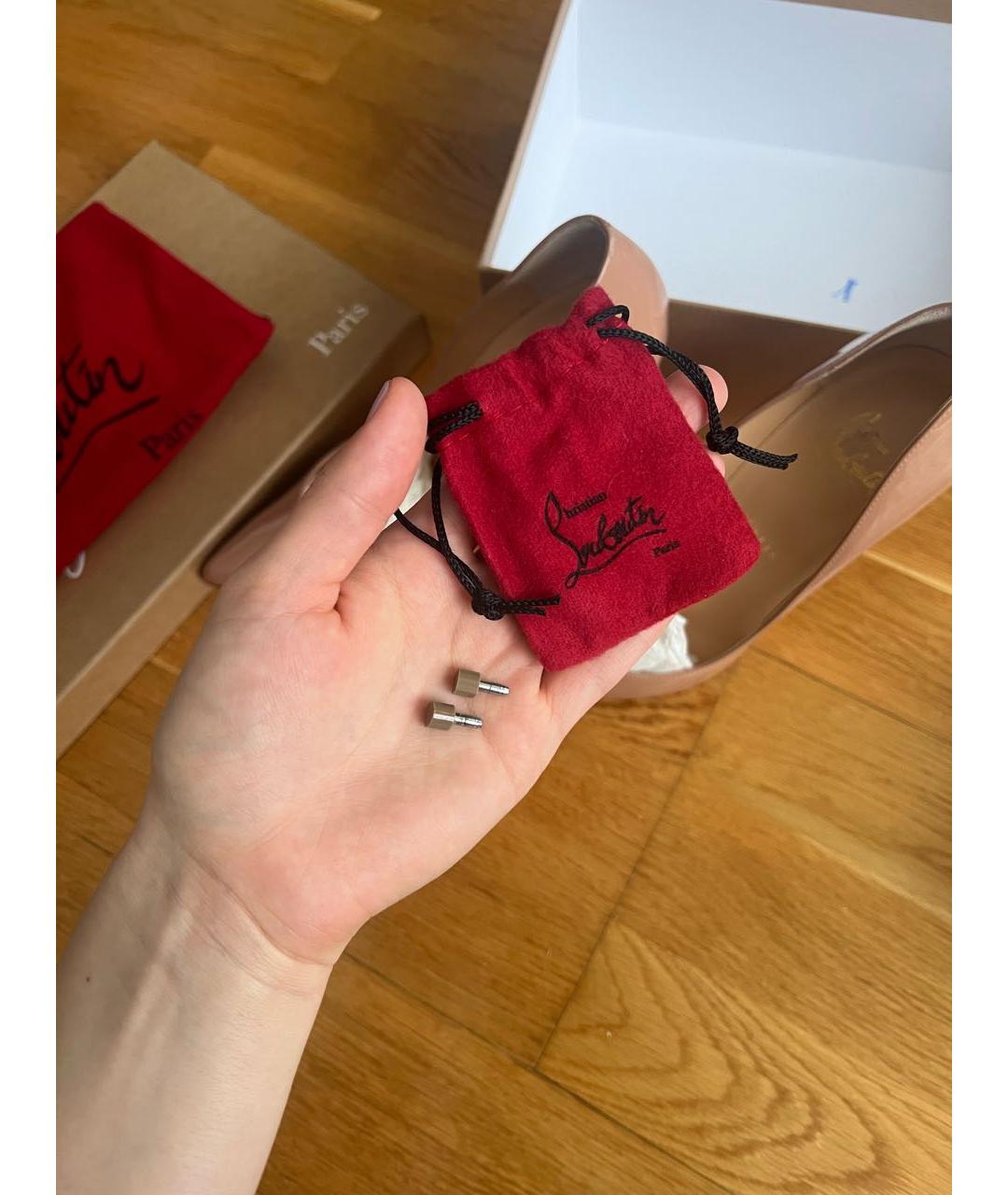 CHRISTIAN LOUBOUTIN Бежевые туфли из лакированной кожи, фото 5