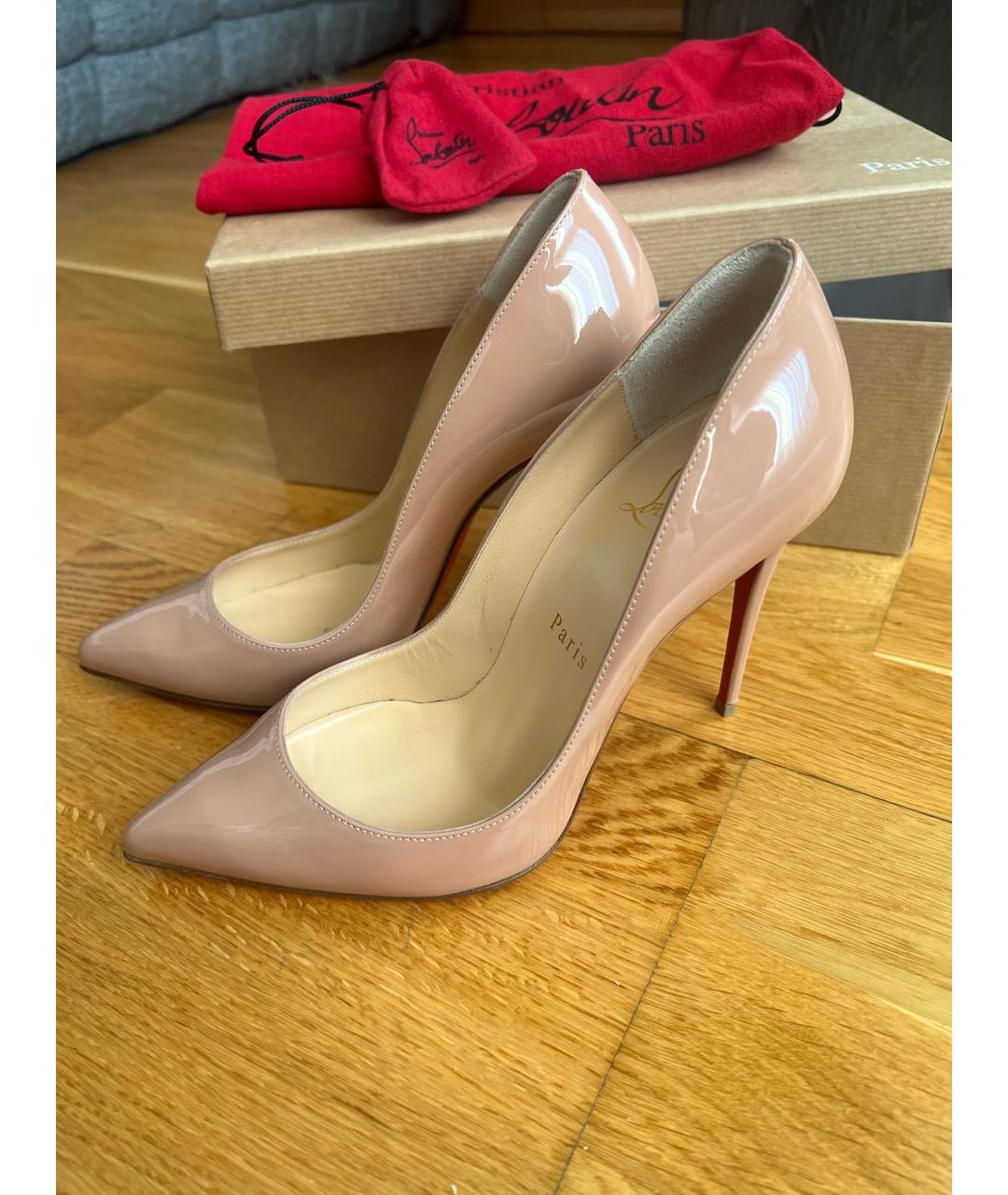 CHRISTIAN LOUBOUTIN Бежевые туфли из лакированной кожи, фото 8