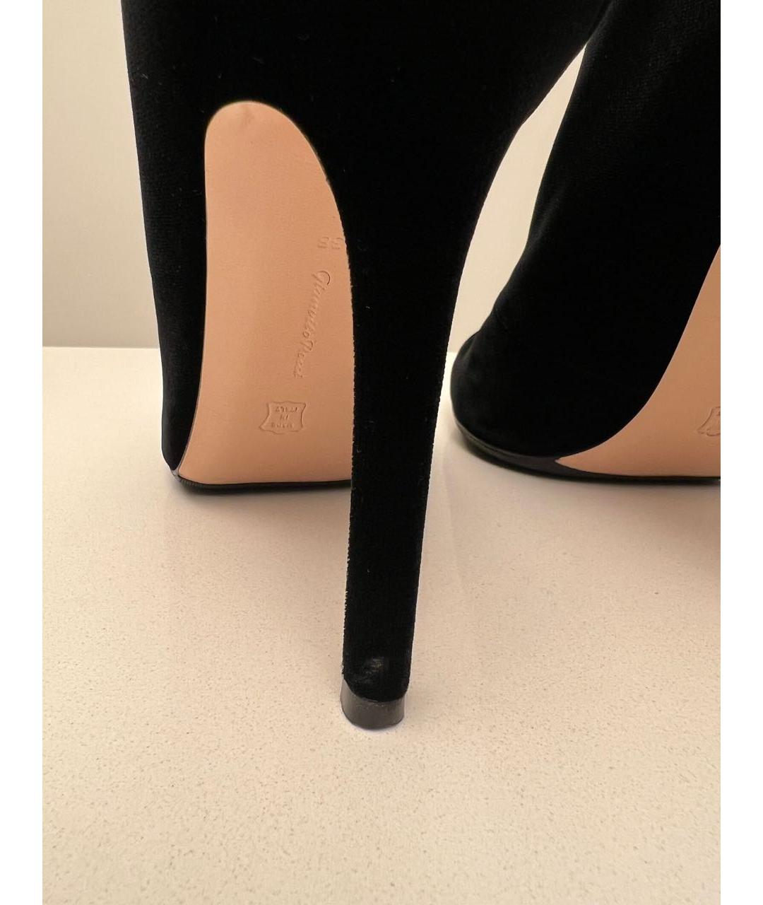 GIANVITO ROSSI Черные бархатные ботильоны, фото 7
