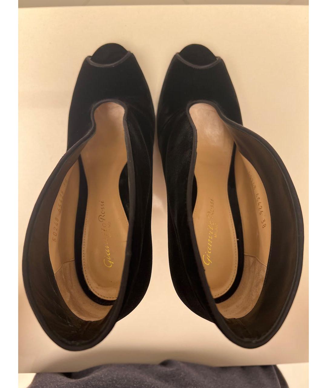 GIANVITO ROSSI Черные бархатные ботильоны, фото 3