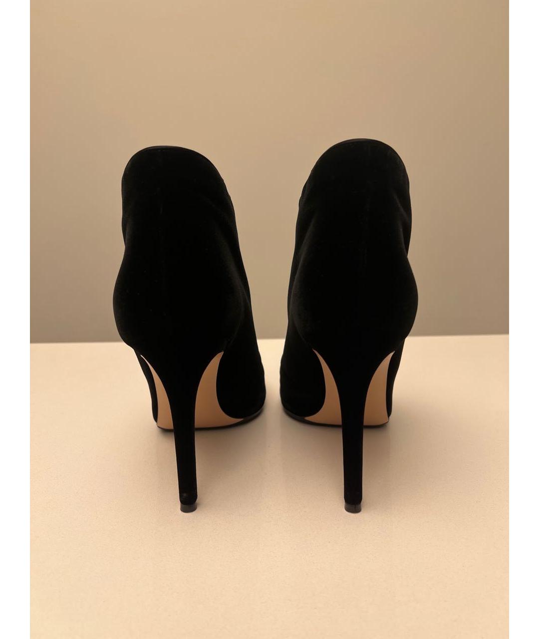 GIANVITO ROSSI Черные бархатные ботильоны, фото 4