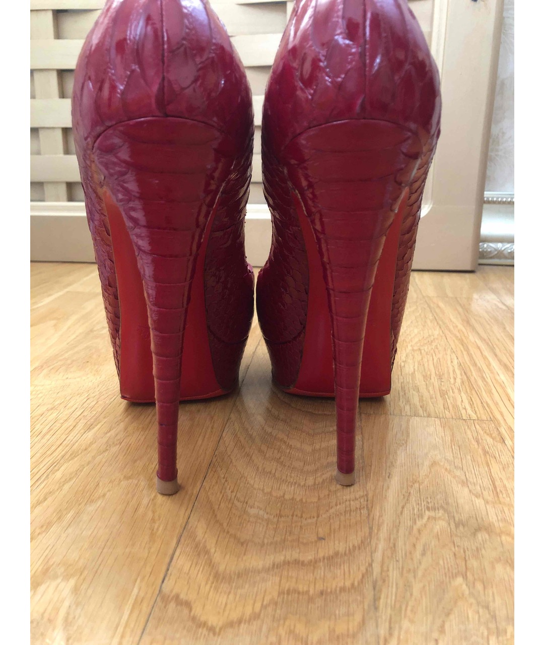 CHRISTIAN LOUBOUTIN Красные туфли из экзотической кожи, фото 4