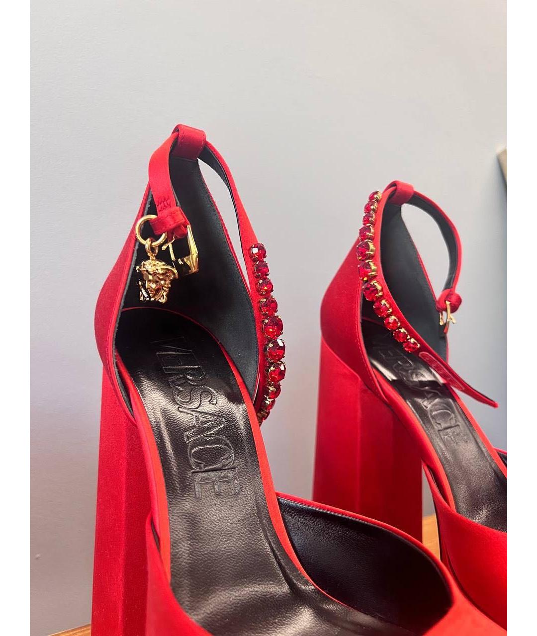 VERSACE Красные текстильные туфли, фото 3