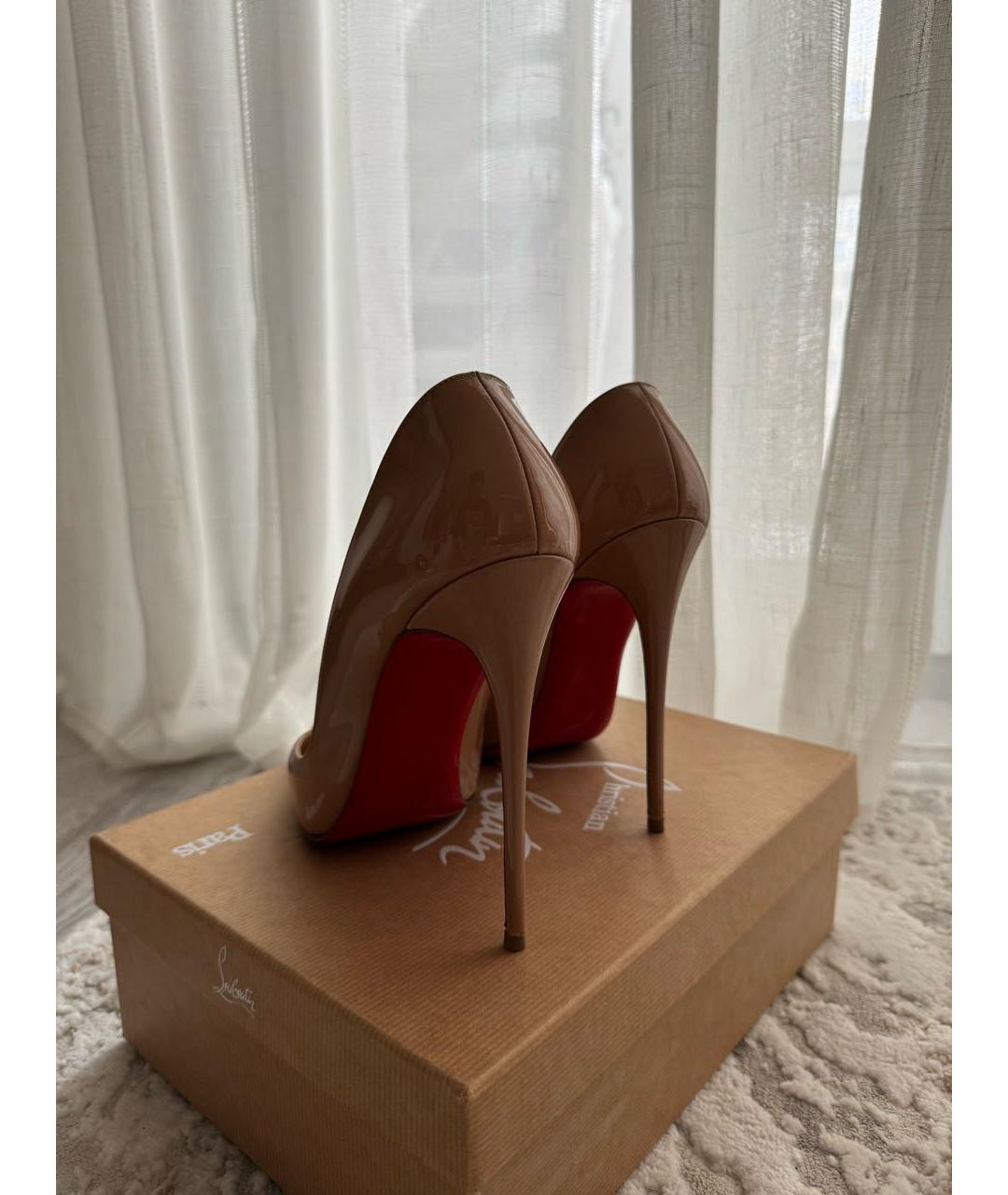 CHRISTIAN LOUBOUTIN Бежевые туфли из лакированной кожи, фото 4