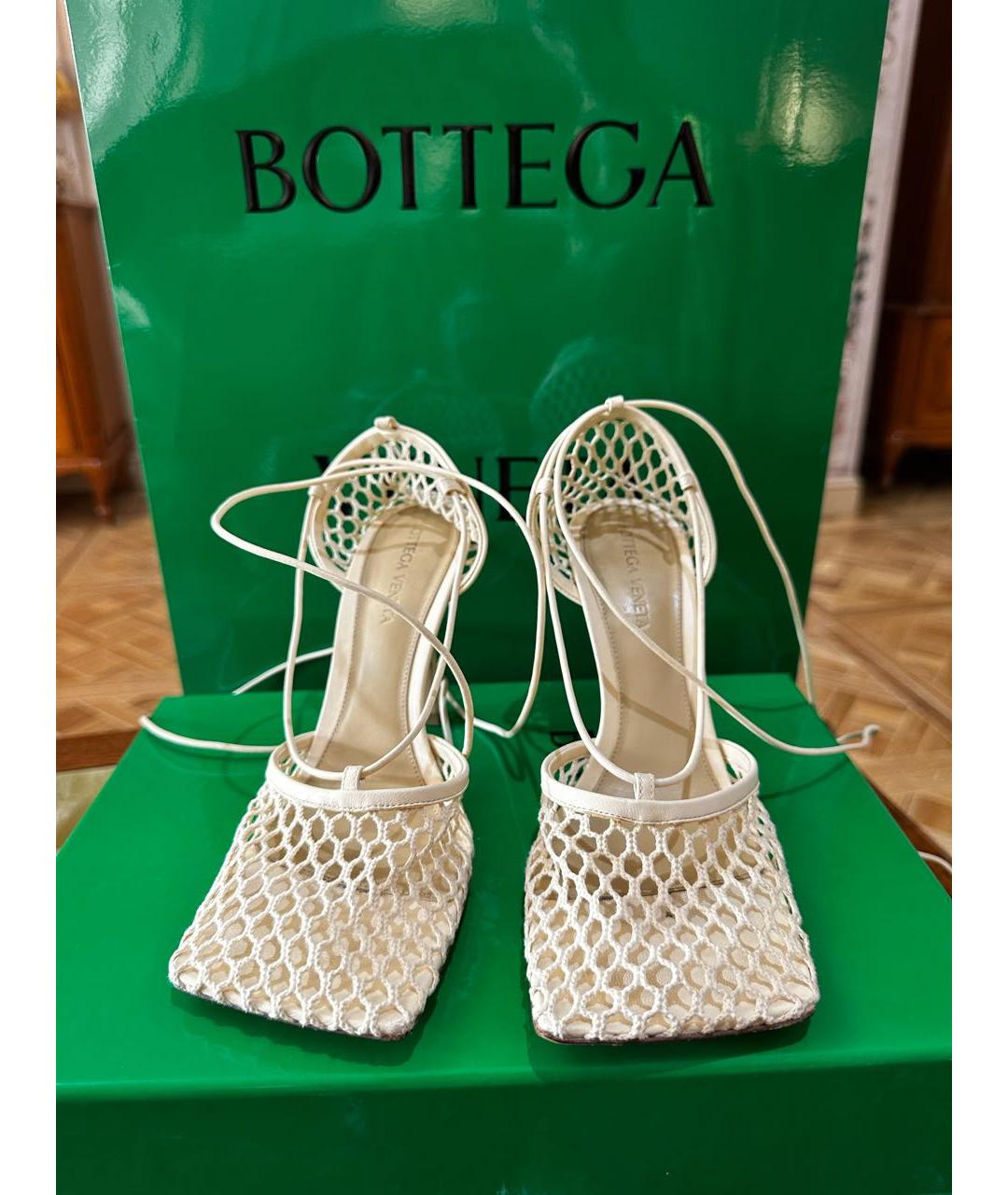 BOTTEGA VENETA Бежевые кожаные босоножки, фото 7