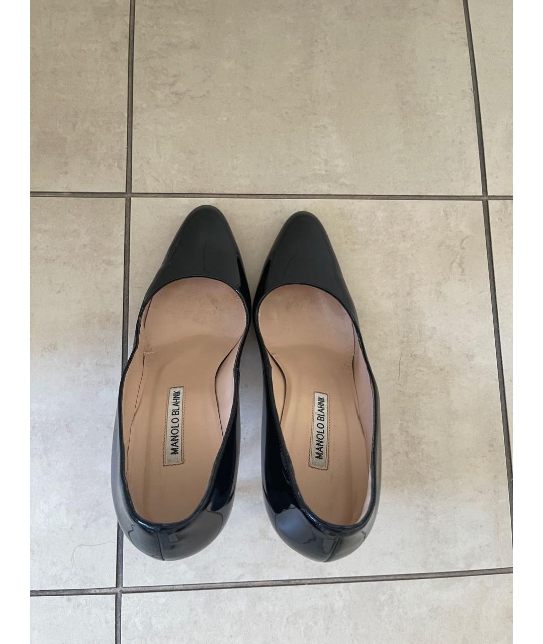 MANOLO BLAHNIK Черные туфли из лакированной кожи, фото 3