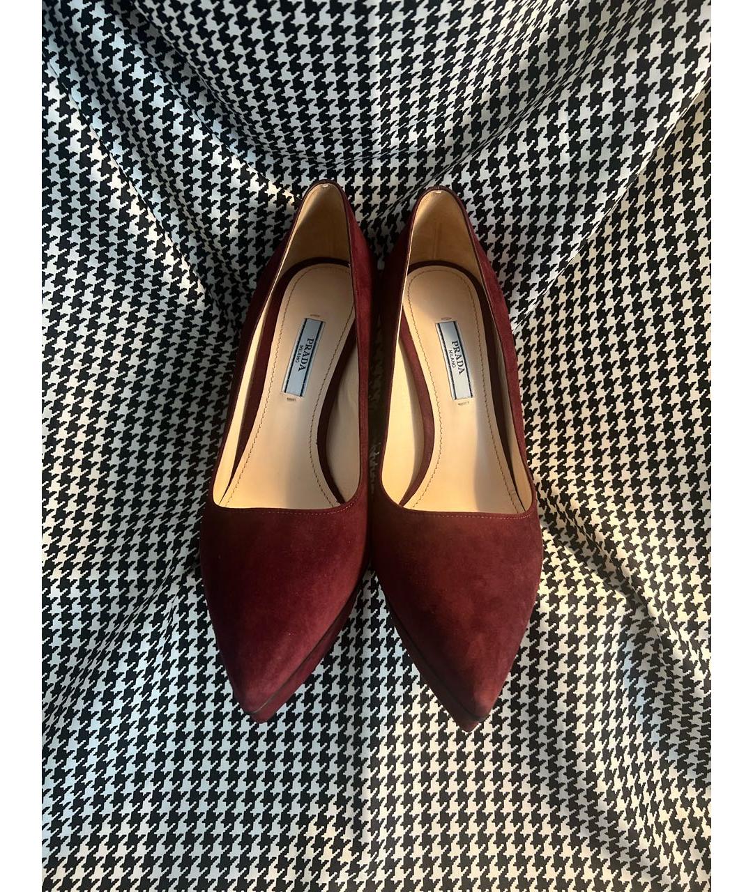 PRADA Бордовые замшевые туфли, фото 2