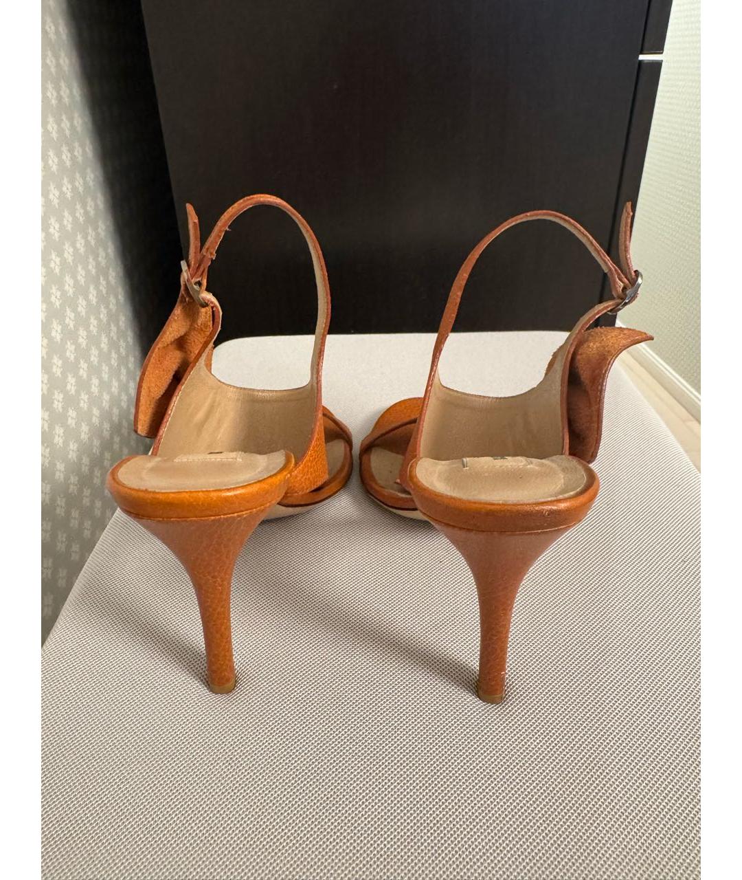 VALENTINO Оранжевое кожаные босоножки, фото 4