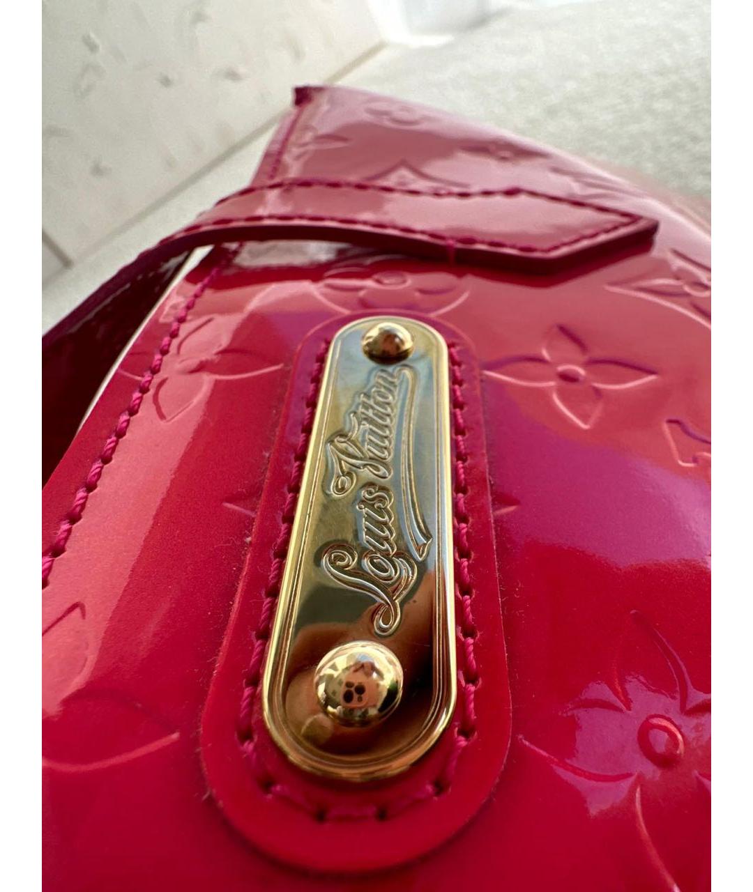 LOUIS VUITTON Красная сумка с короткими ручками из лакированной кожи, фото 7