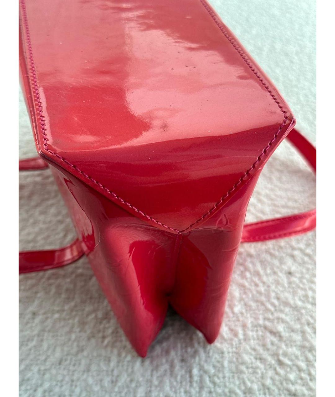 LOUIS VUITTON Красная сумка с короткими ручками из лакированной кожи, фото 3