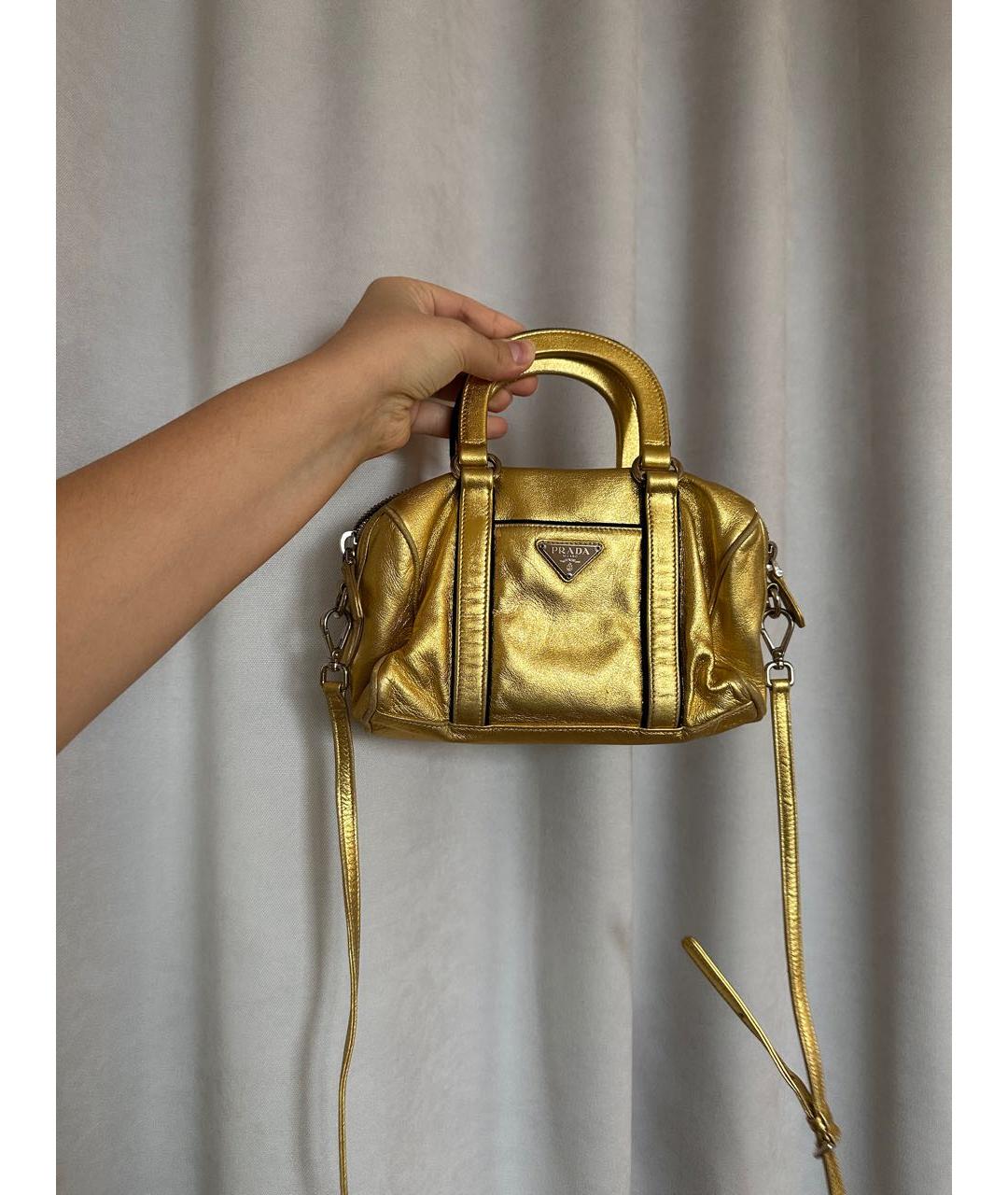 PRADA Золотая кожаная сумка с короткими ручками, фото 2