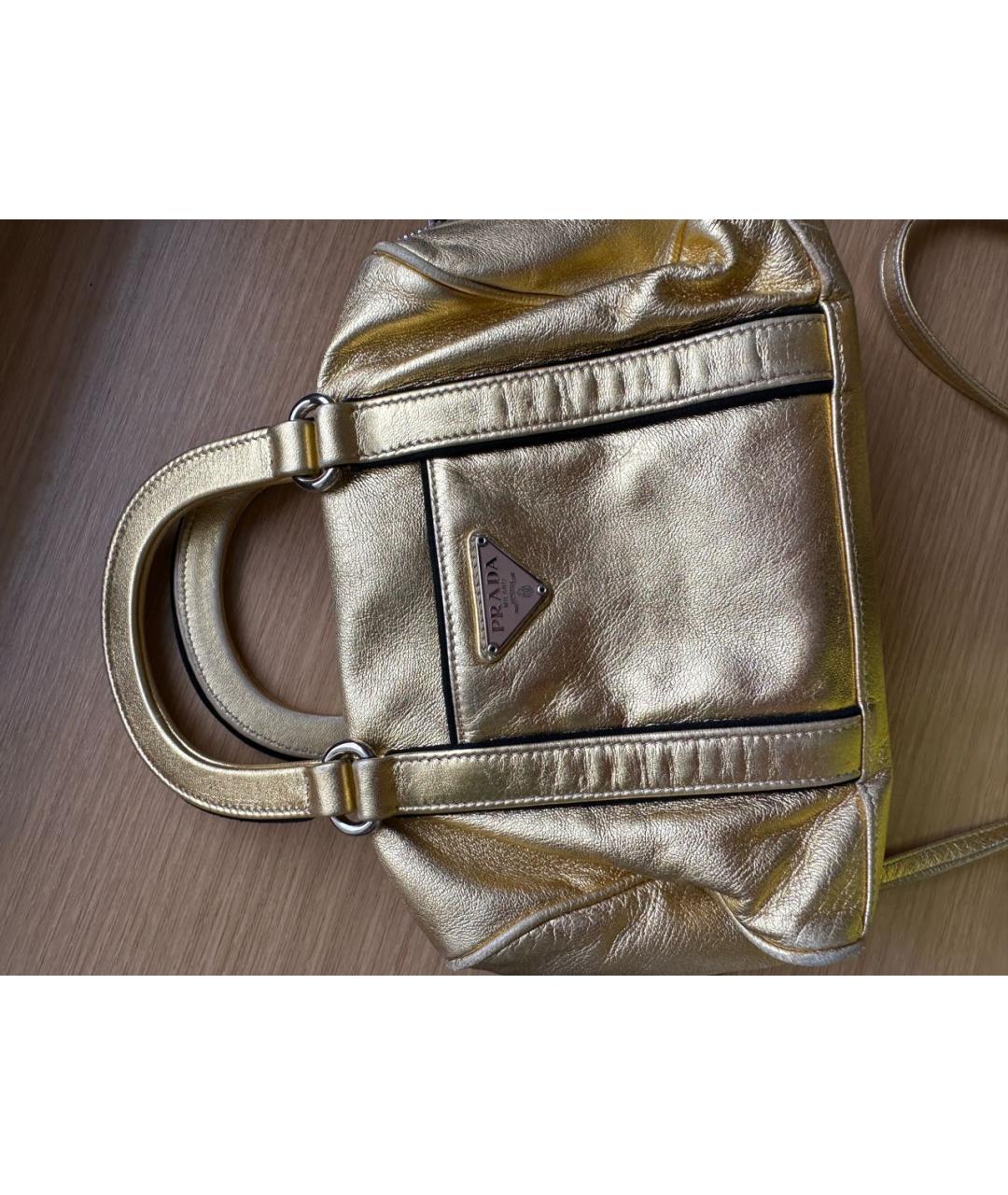 PRADA Золотая кожаная сумка с короткими ручками, фото 4