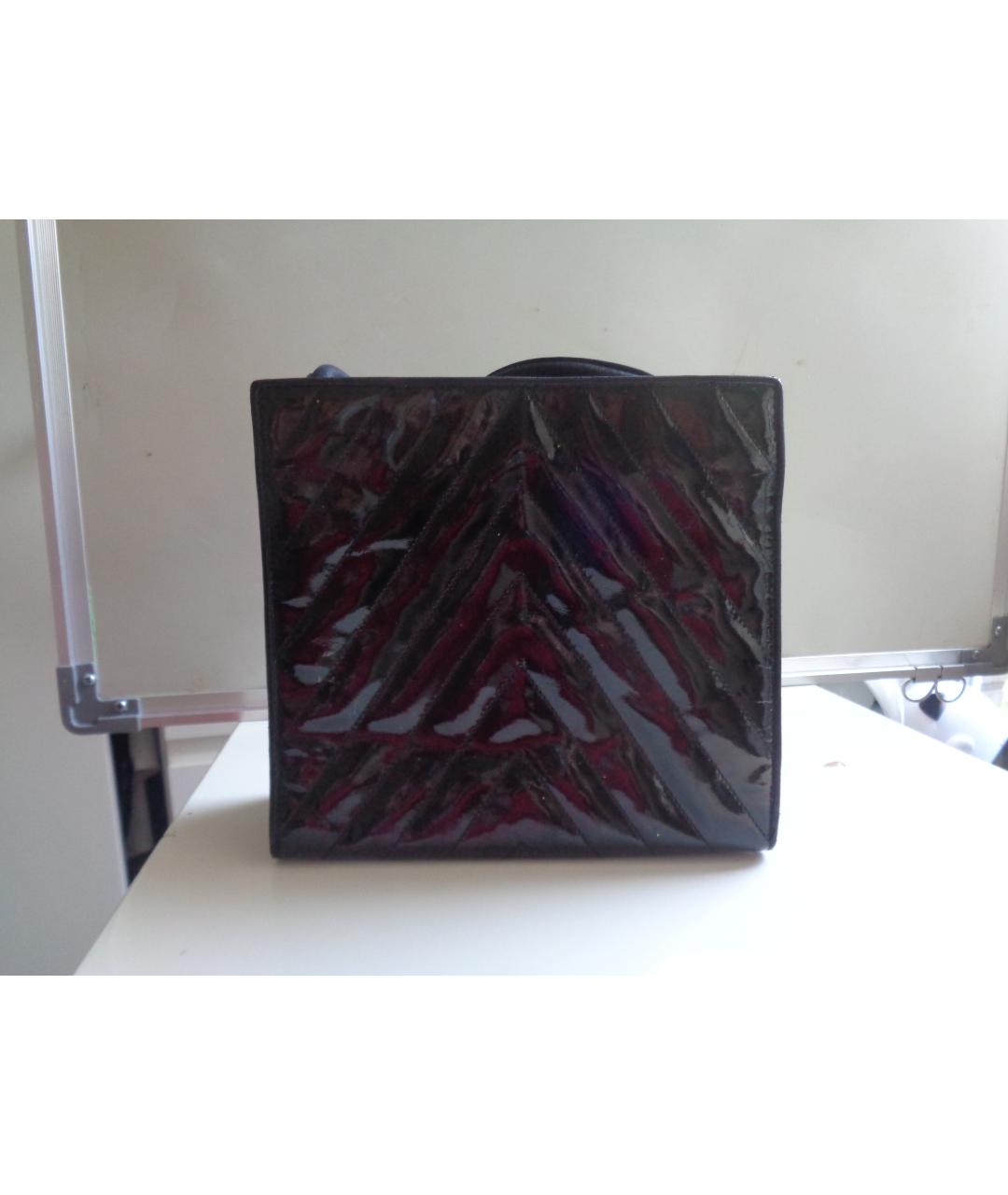 CHANEL Черная сумка через плечо из лакированной кожи, фото 2