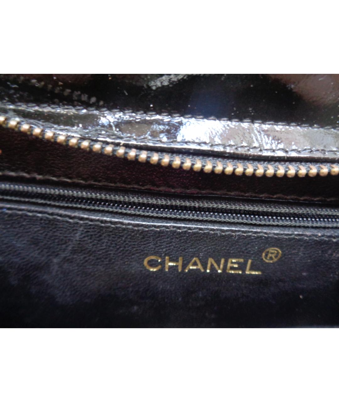 CHANEL Черная сумка через плечо из лакированной кожи, фото 3