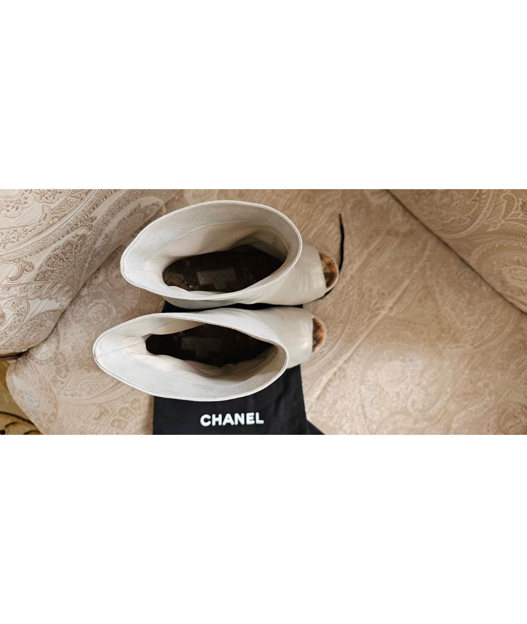 CHANEL Бежевые нубуковые ботильоны, фото 4