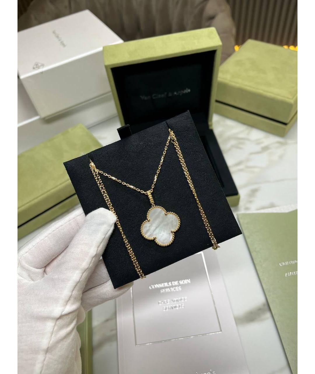 VAN CLEEF & ARPELS Белый кулон из желтого золота, фото 3