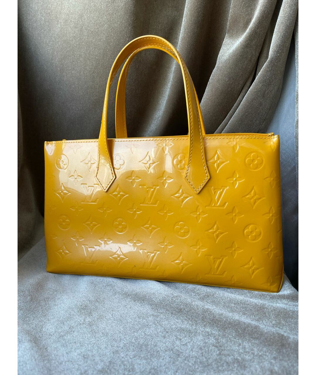 LOUIS VUITTON Желтая сумка тоут из лакированной кожи, фото 3