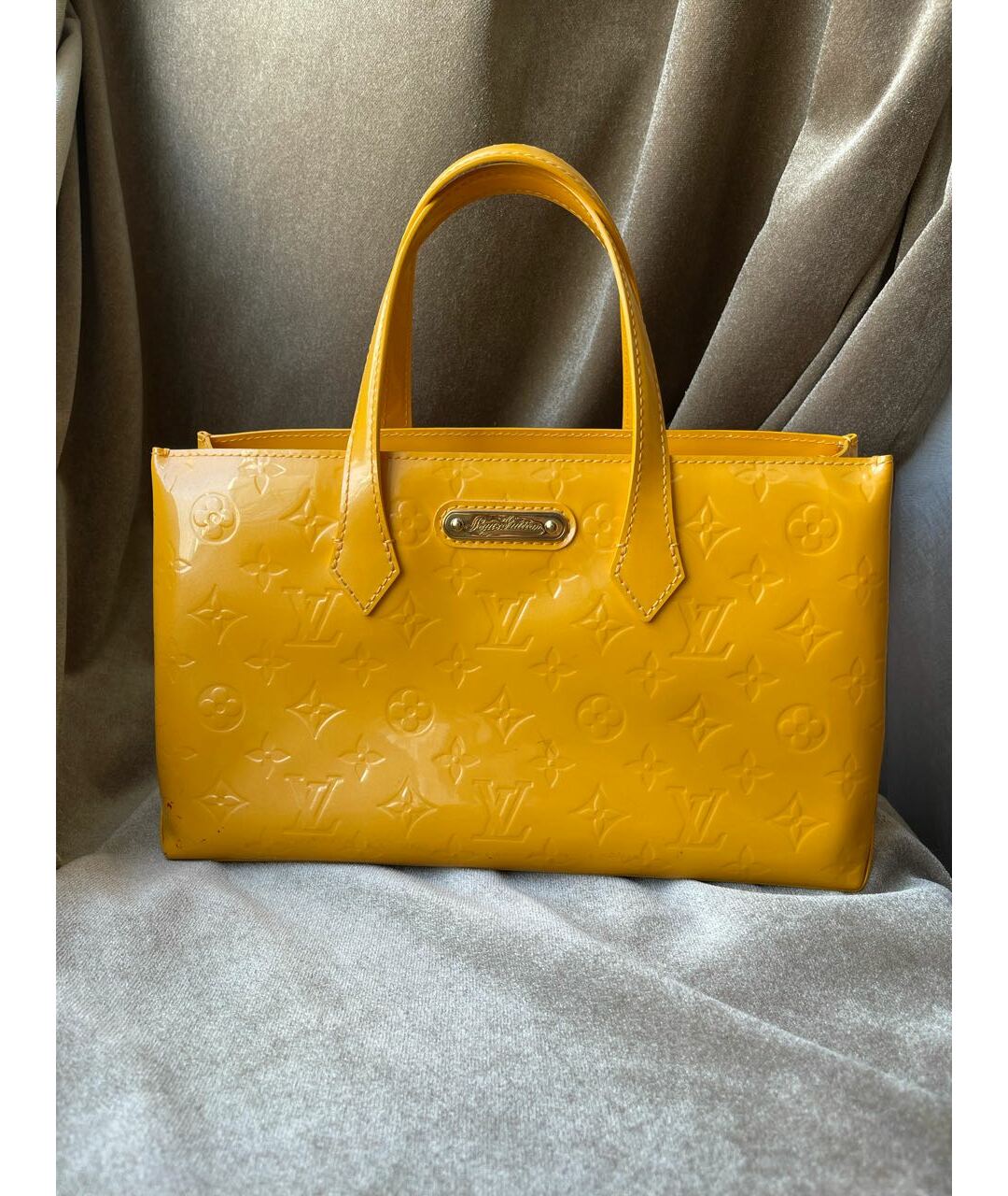 LOUIS VUITTON Желтая сумка тоут из лакированной кожи, фото 6