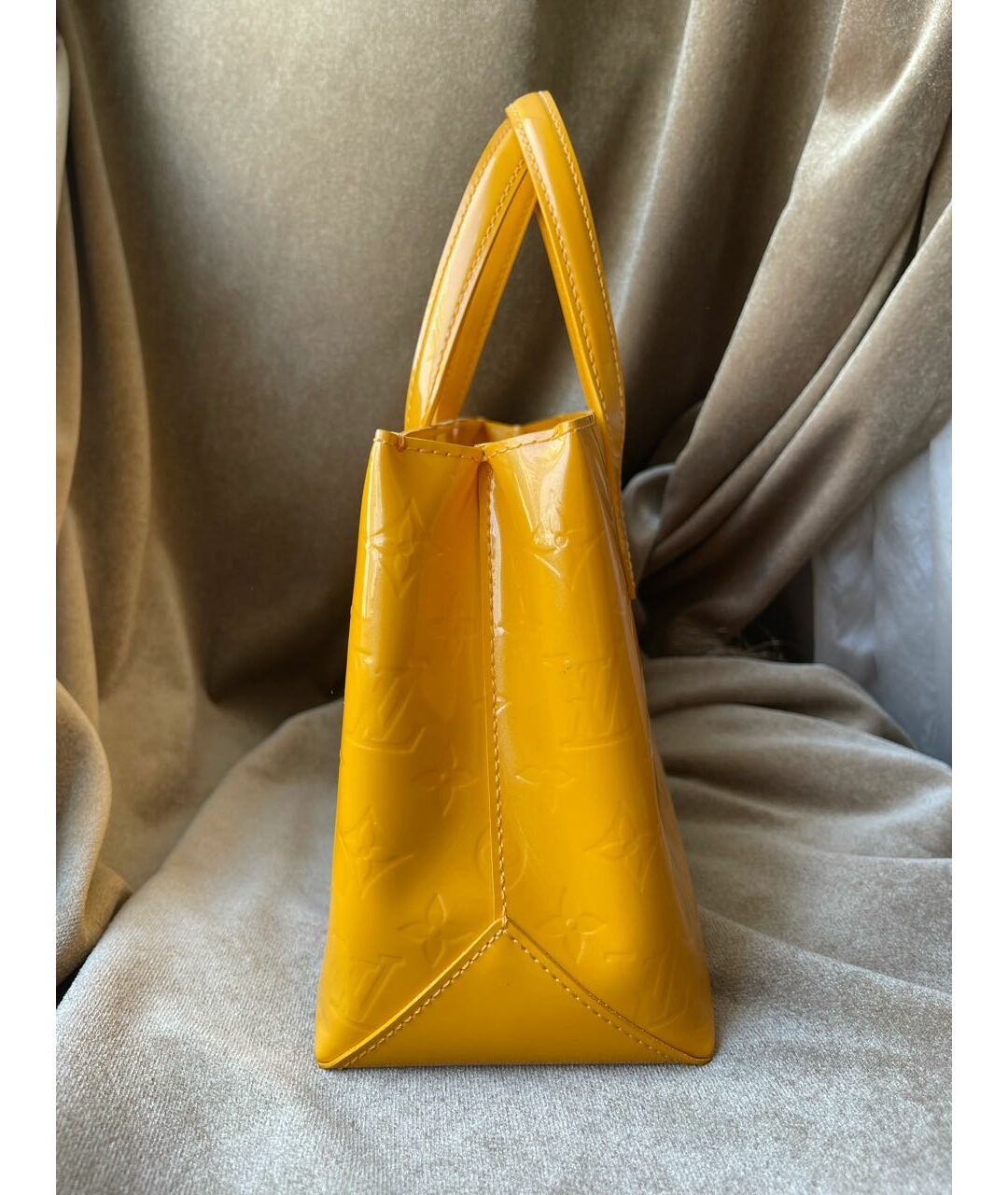 LOUIS VUITTON Желтая сумка тоут из лакированной кожи, фото 2