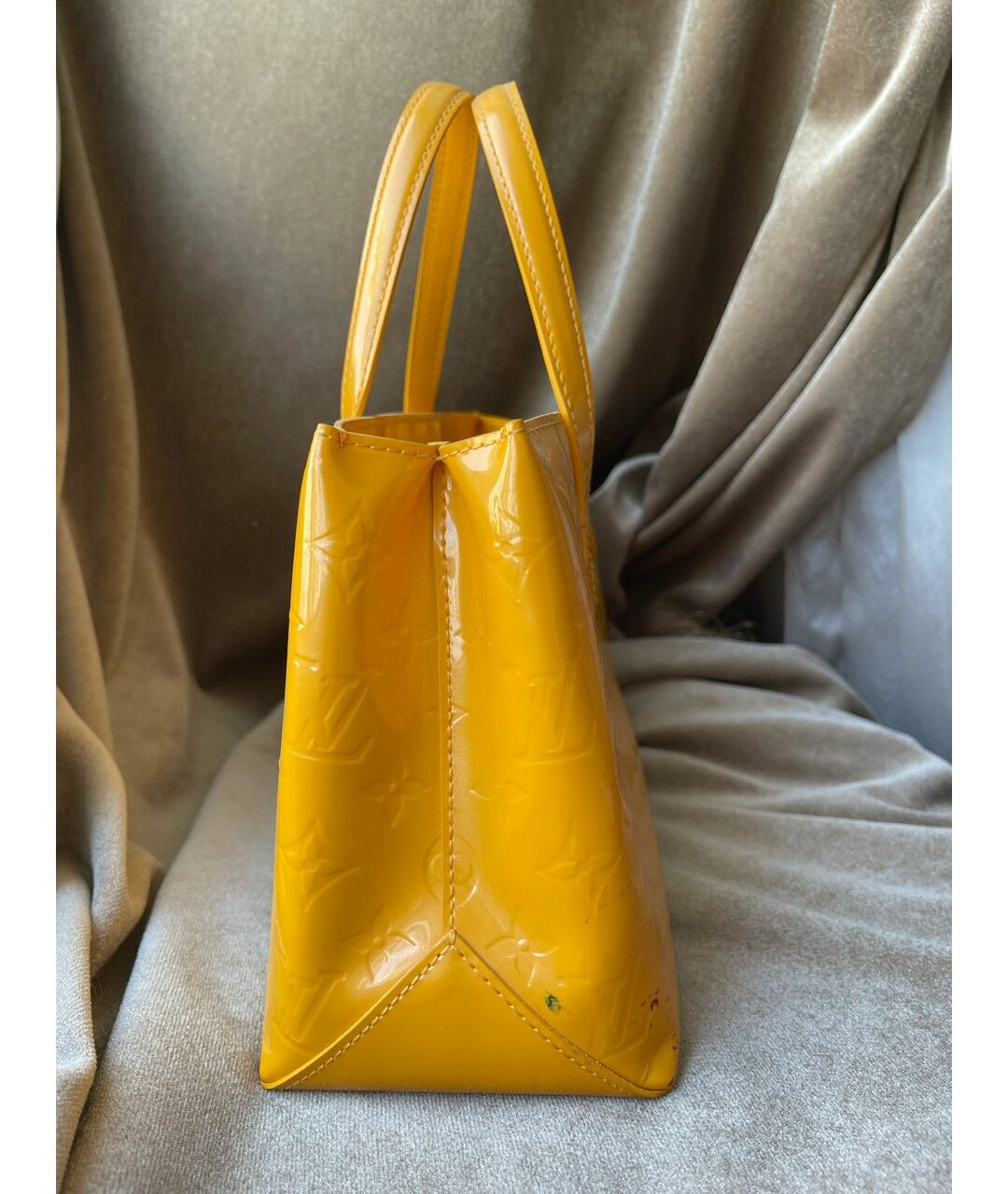 LOUIS VUITTON Желтая сумка тоут из лакированной кожи, фото 5