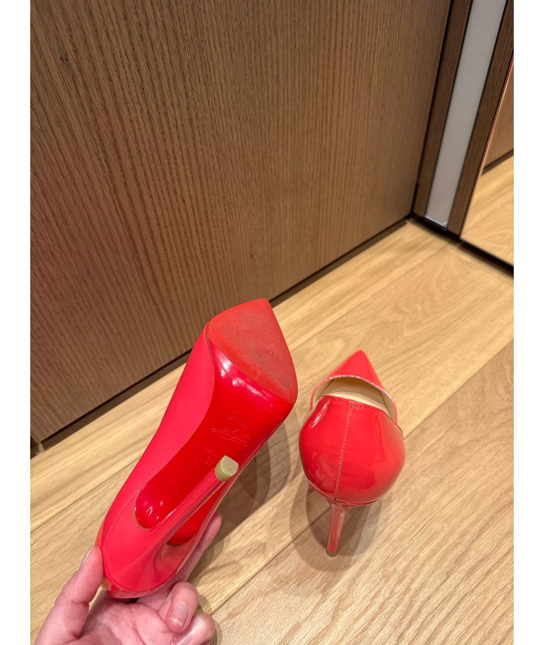 CHRISTIAN LOUBOUTIN Коралловые туфли из лакированной кожи, фото 5