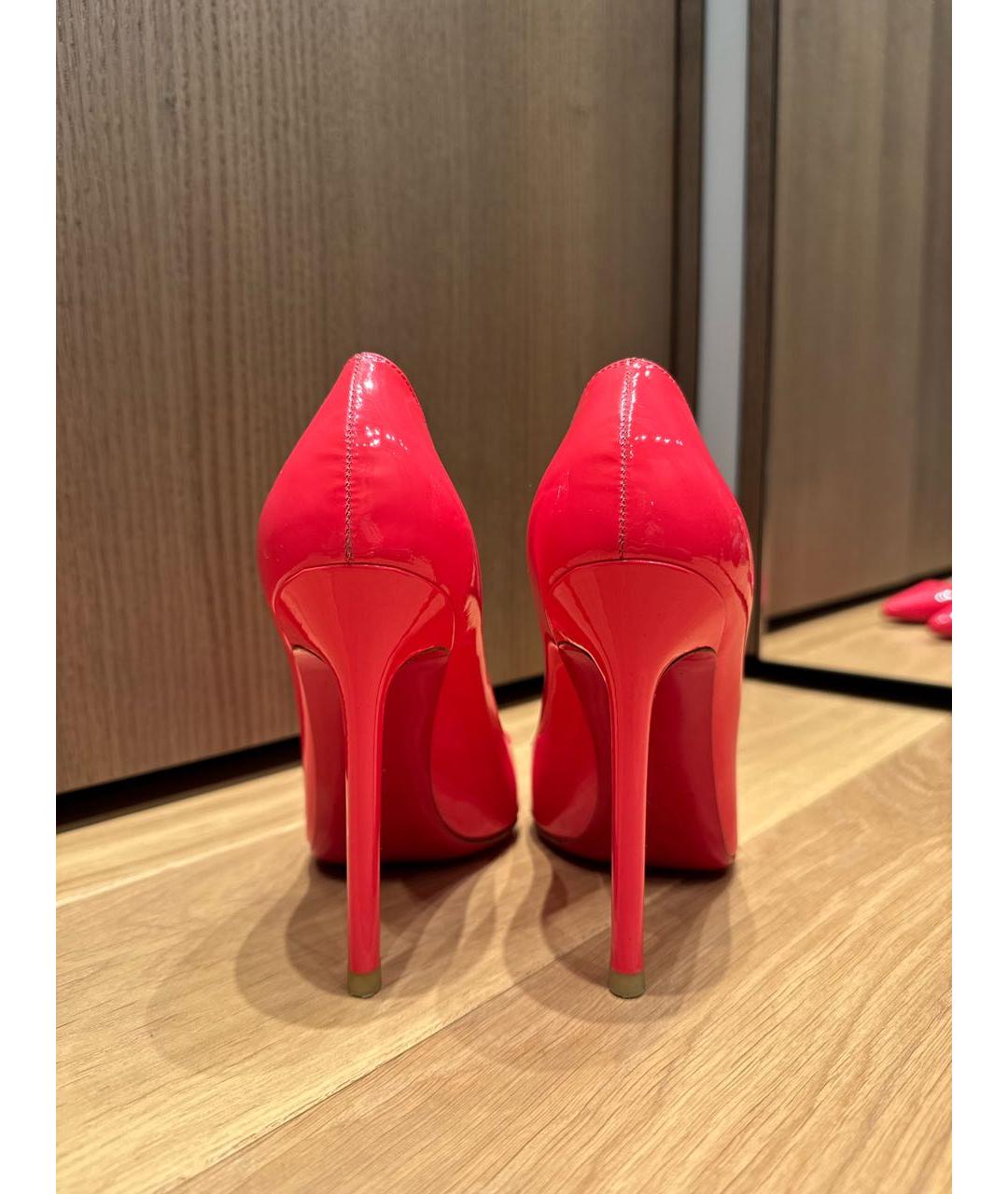 CHRISTIAN LOUBOUTIN Коралловые туфли из лакированной кожи, фото 4