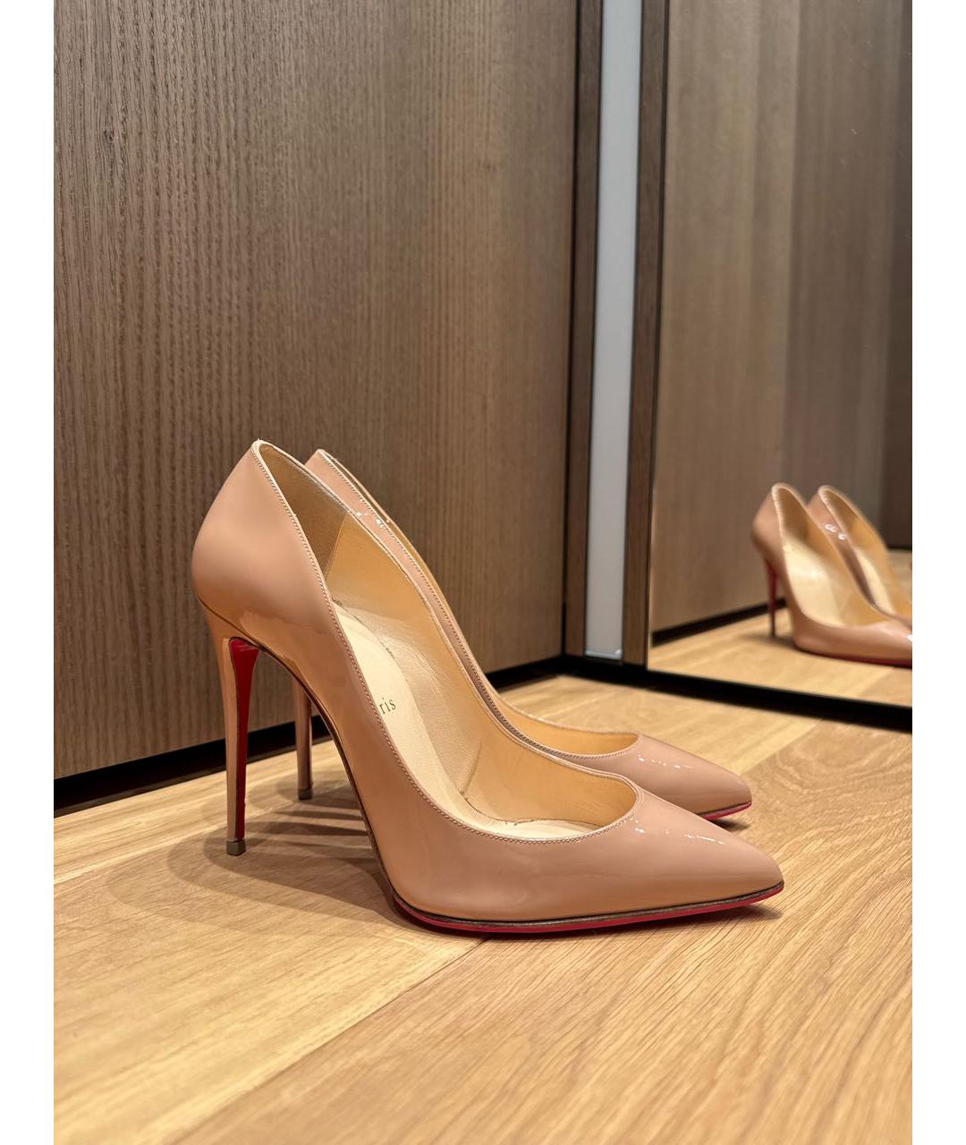 CHRISTIAN LOUBOUTIN Бежевые туфли из лакированной кожи, фото 4
