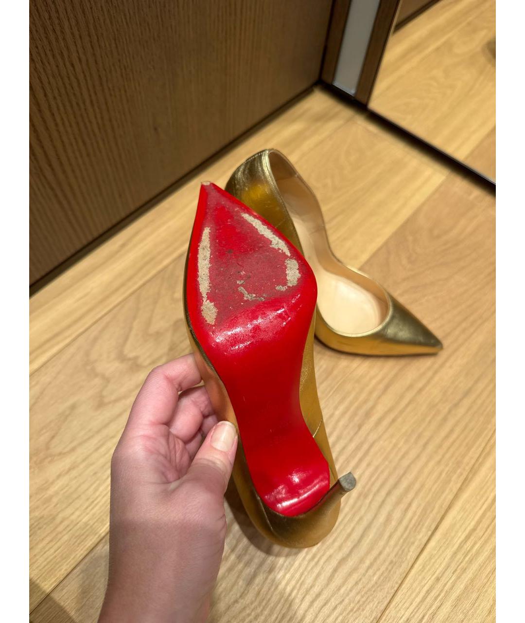 CHRISTIAN LOUBOUTIN Золотые кожаные туфли, фото 5