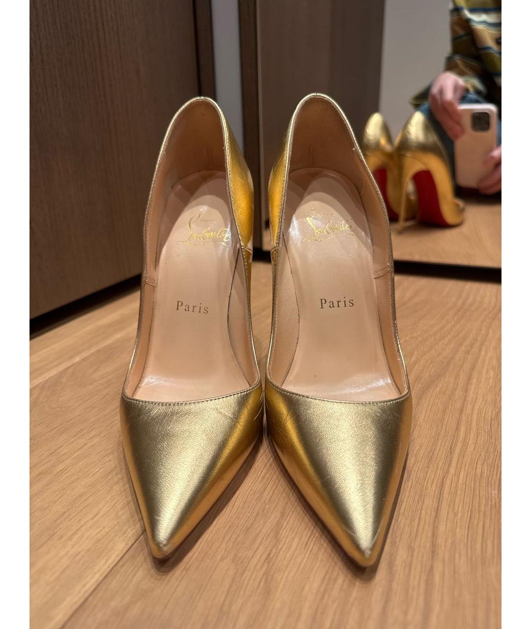 CHRISTIAN LOUBOUTIN Золотые кожаные туфли, фото 2