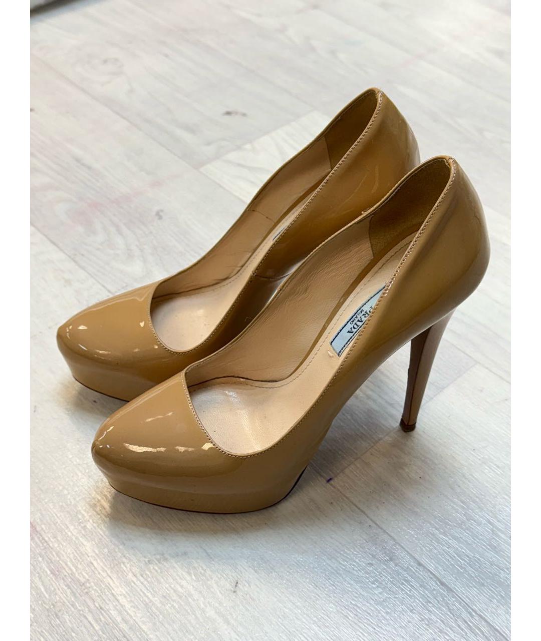 PRADA Бежевые туфли из лакированной кожи, фото 2