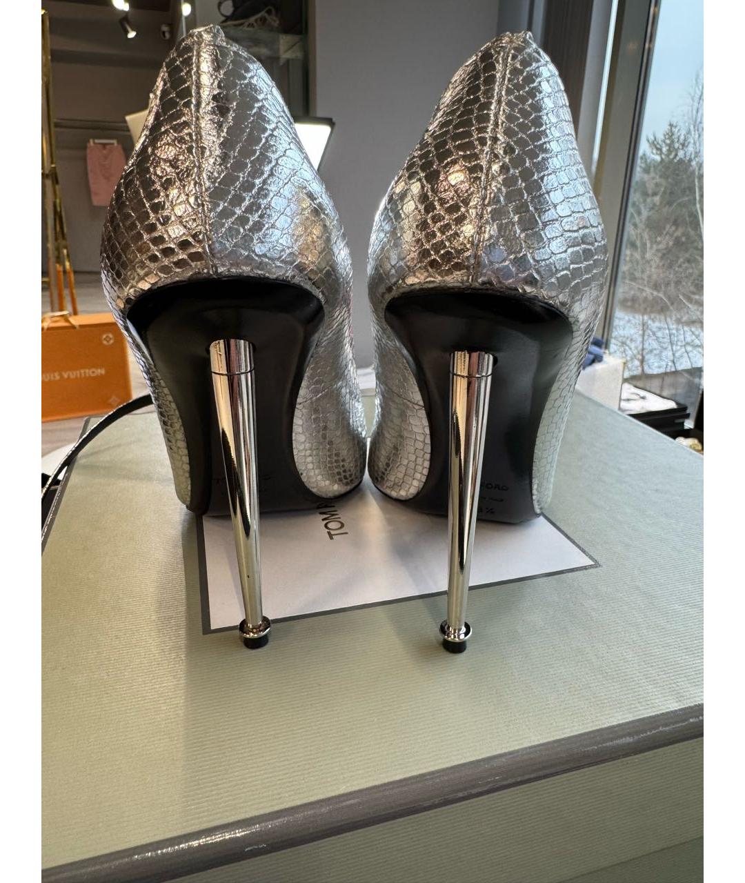 TOM FORD Серебряные туфли из экзотической кожи, фото 5