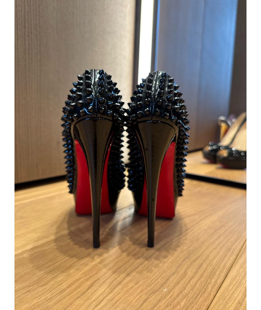 CHRISTIAN LOUBOUTIN Черные туфли из лакированной кожи, фото 4