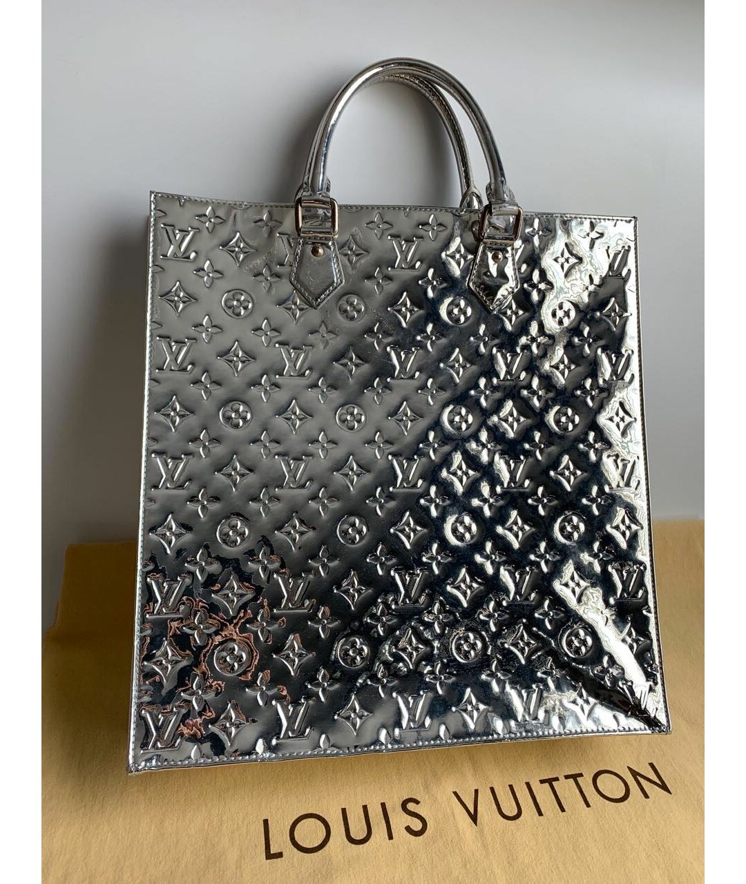 LOUIS VUITTON Серебряная кожаная сумка тоут, фото 3