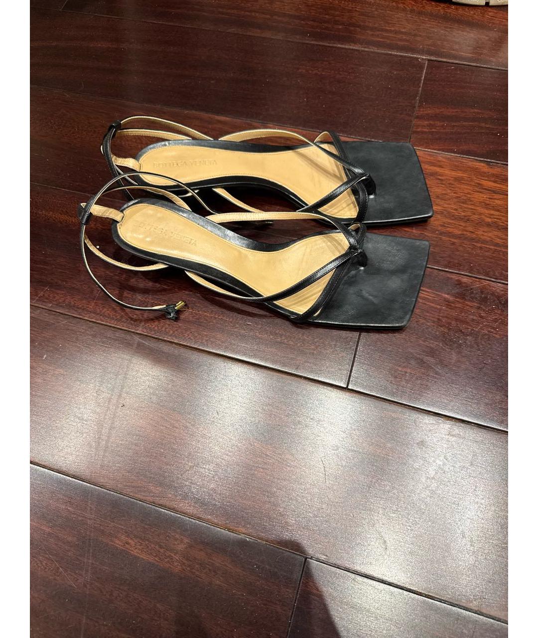 BOTTEGA VENETA Черные кожаные босоножки, фото 5