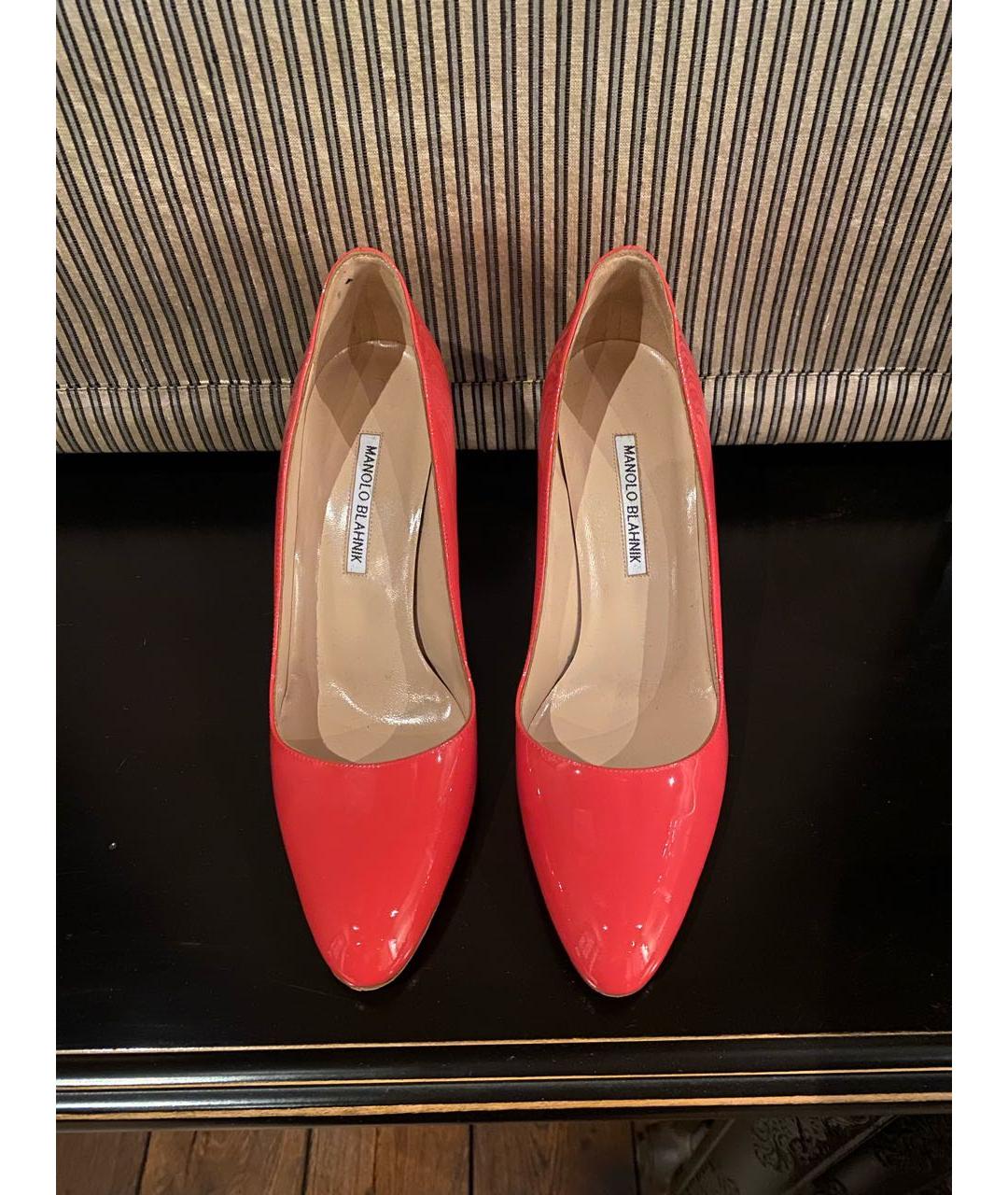 MANOLO BLAHNIK Коралловые туфли из лакированной кожи, фото 2