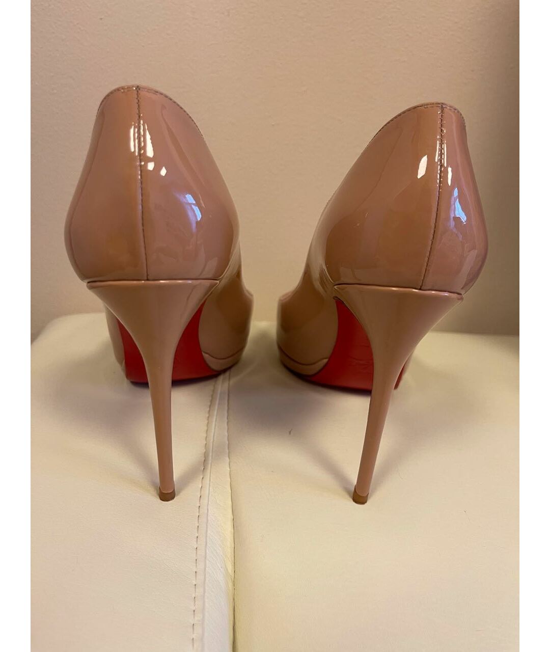 CHRISTIAN LOUBOUTIN Бежевые туфли из лакированной кожи, фото 4