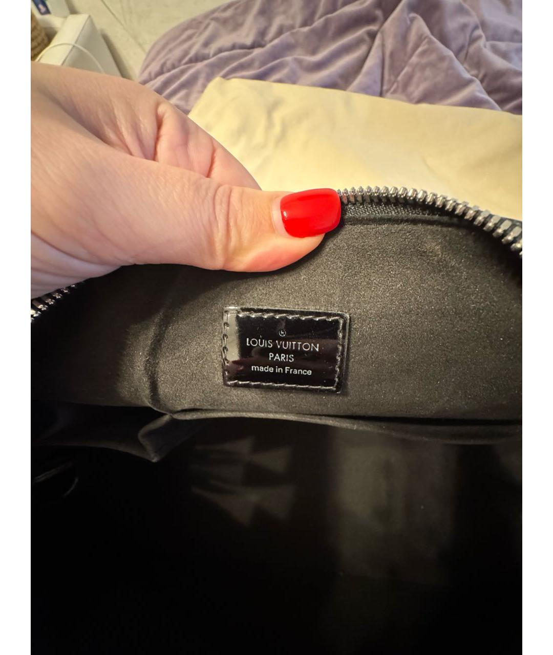 LOUIS VUITTON Черная сумка с короткими ручками из лакированной кожи, фото 6