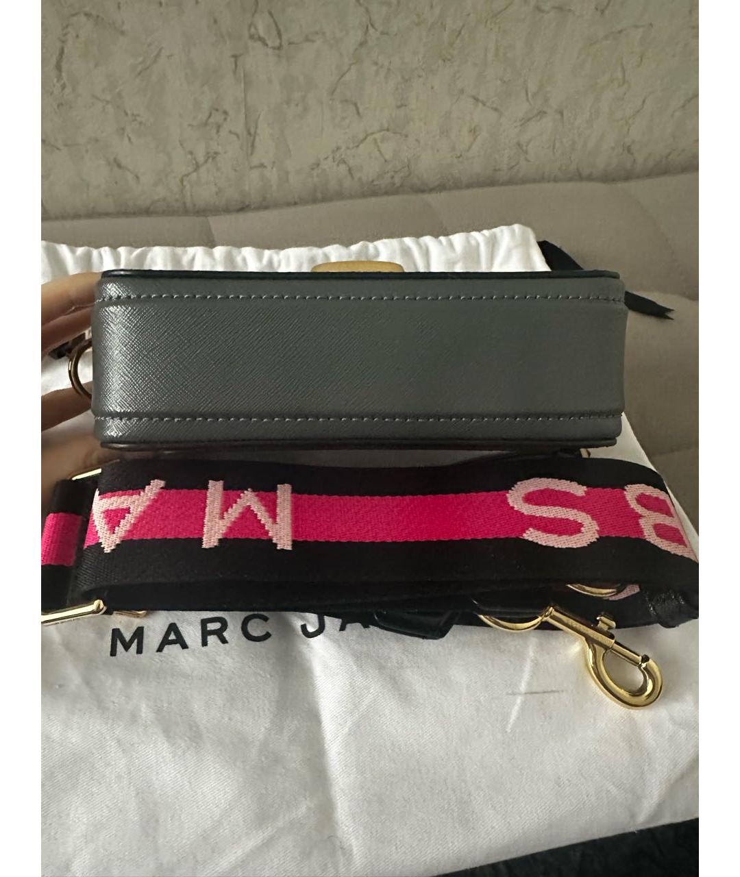 MARC JACOBS Черная сумка через плечо из лакированной кожи, фото 2
