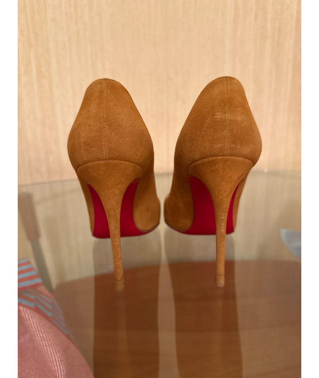 CHRISTIAN LOUBOUTIN Горчичные замшевые туфли, фото 4