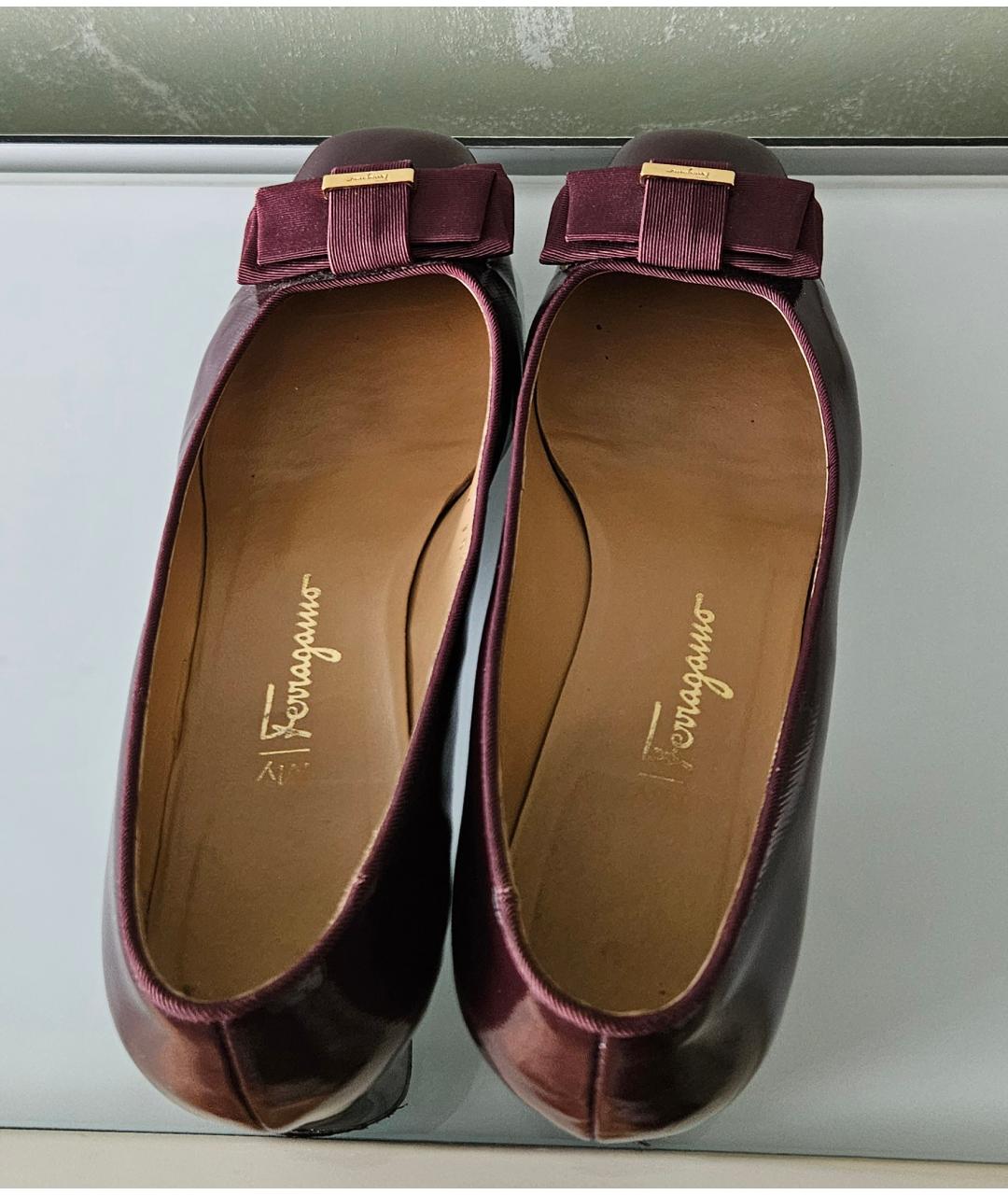 SALVATORE FERRAGAMO Бордовые кожаные туфли, фото 3