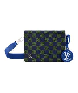 LOUIS VUITTON Сумка через плечо