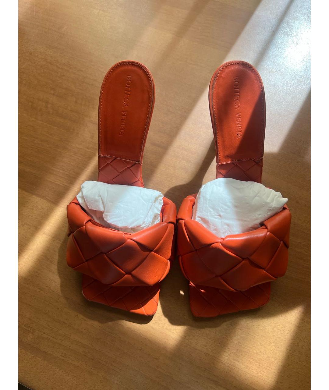 BOTTEGA VENETA Оранжевое кожаные мюли, фото 4
