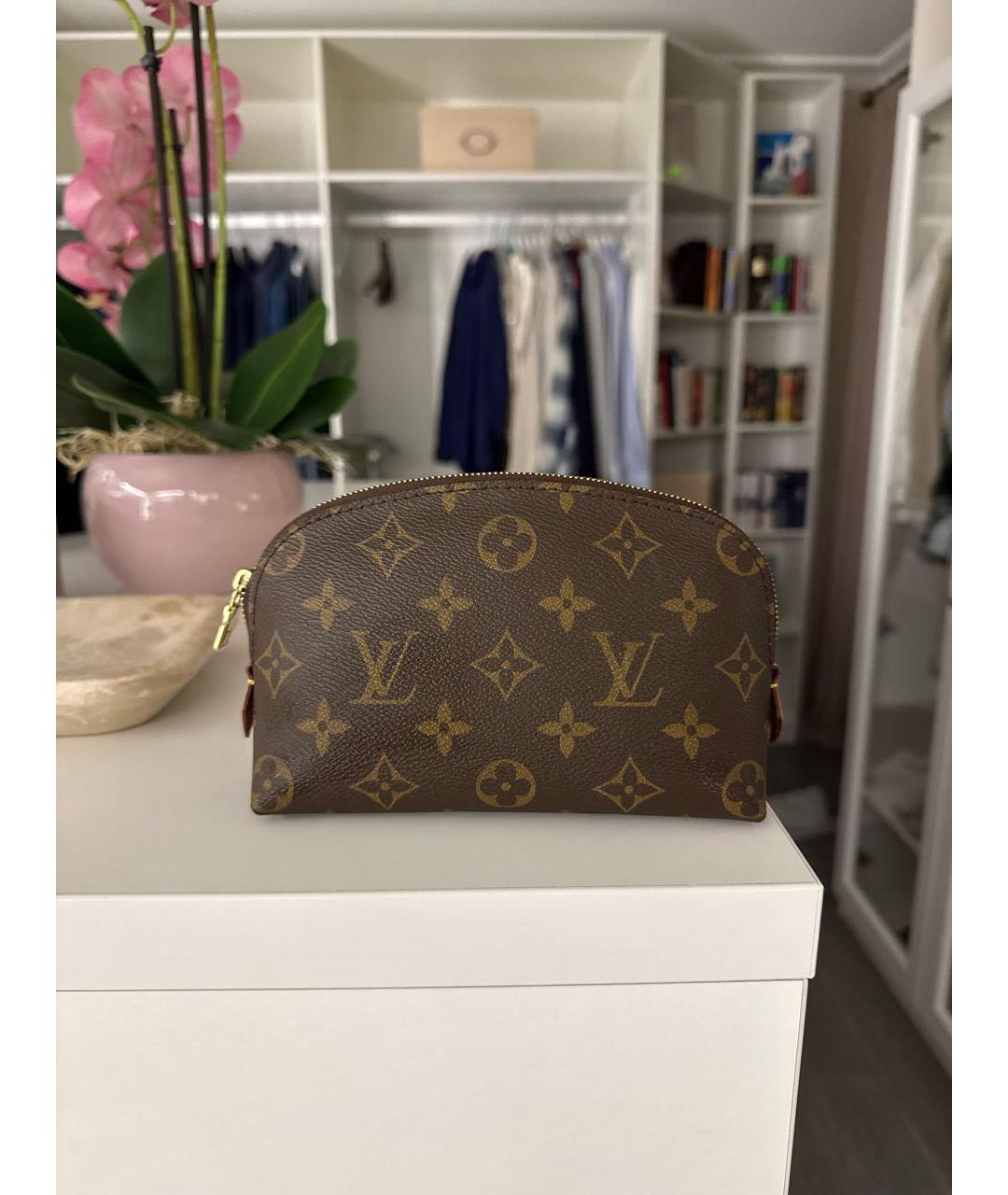 LOUIS VUITTON Коричневая косметичка, фото 5