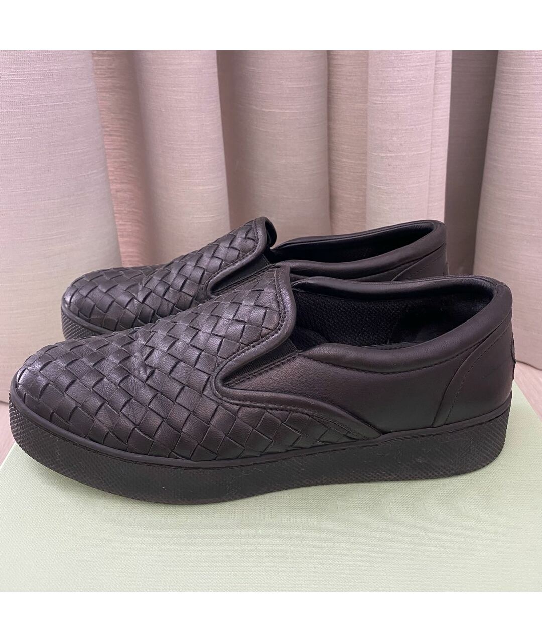 BOTTEGA VENETA Черные кожаные слипоны, фото 5