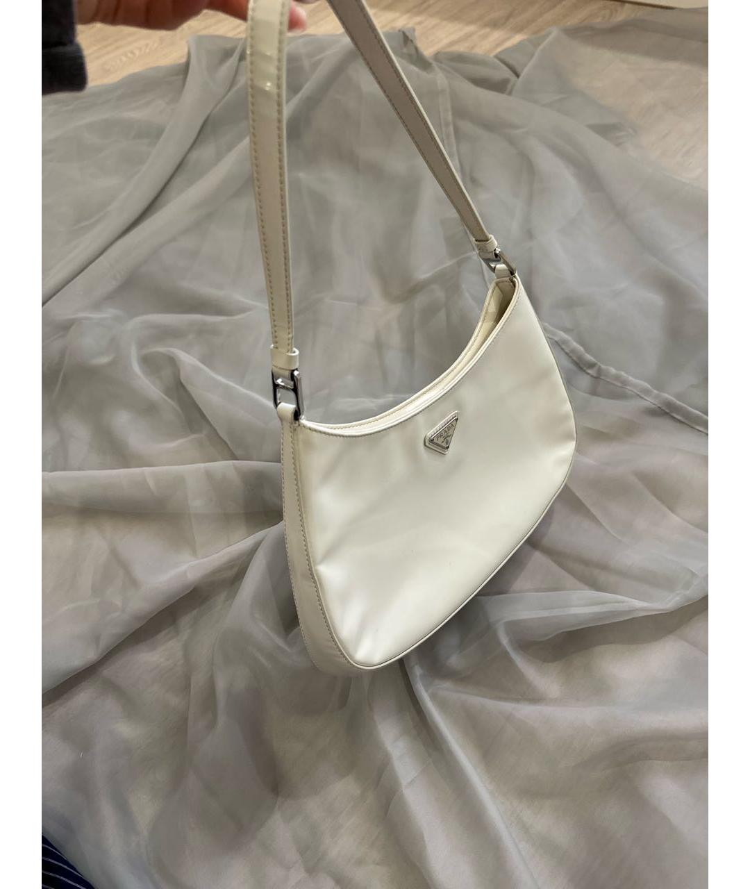 PRADA Белая сумка с короткими ручками из лакированной кожи, фото 2