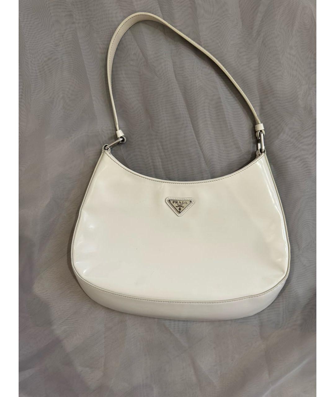 PRADA Белая сумка с короткими ручками из лакированной кожи, фото 6