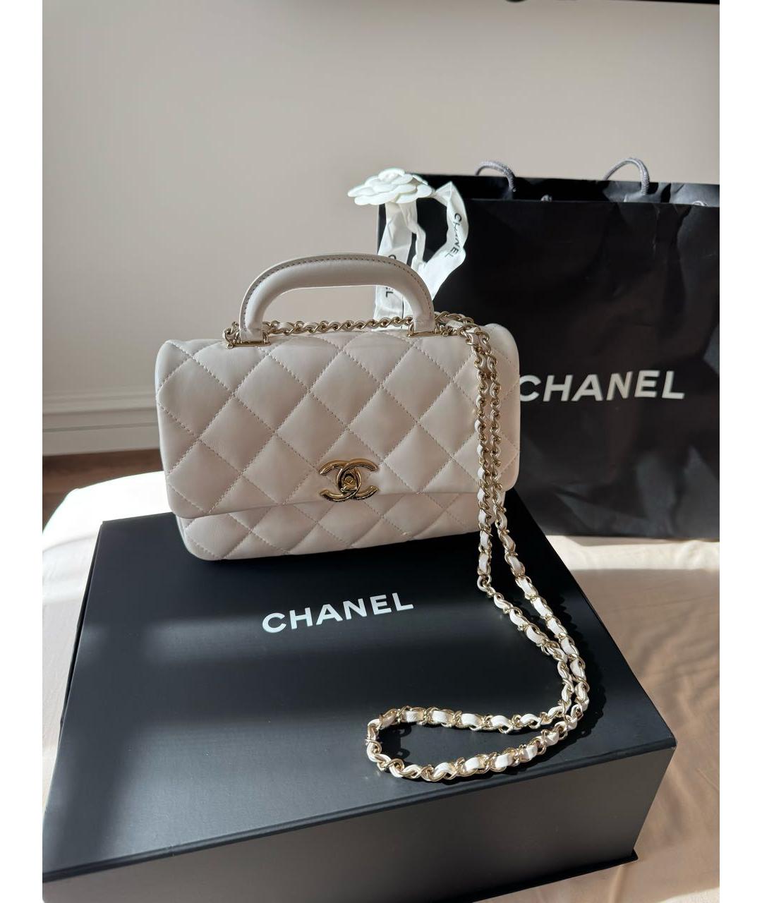 CHANEL Белая кожаная сумка с короткими ручками, фото 7