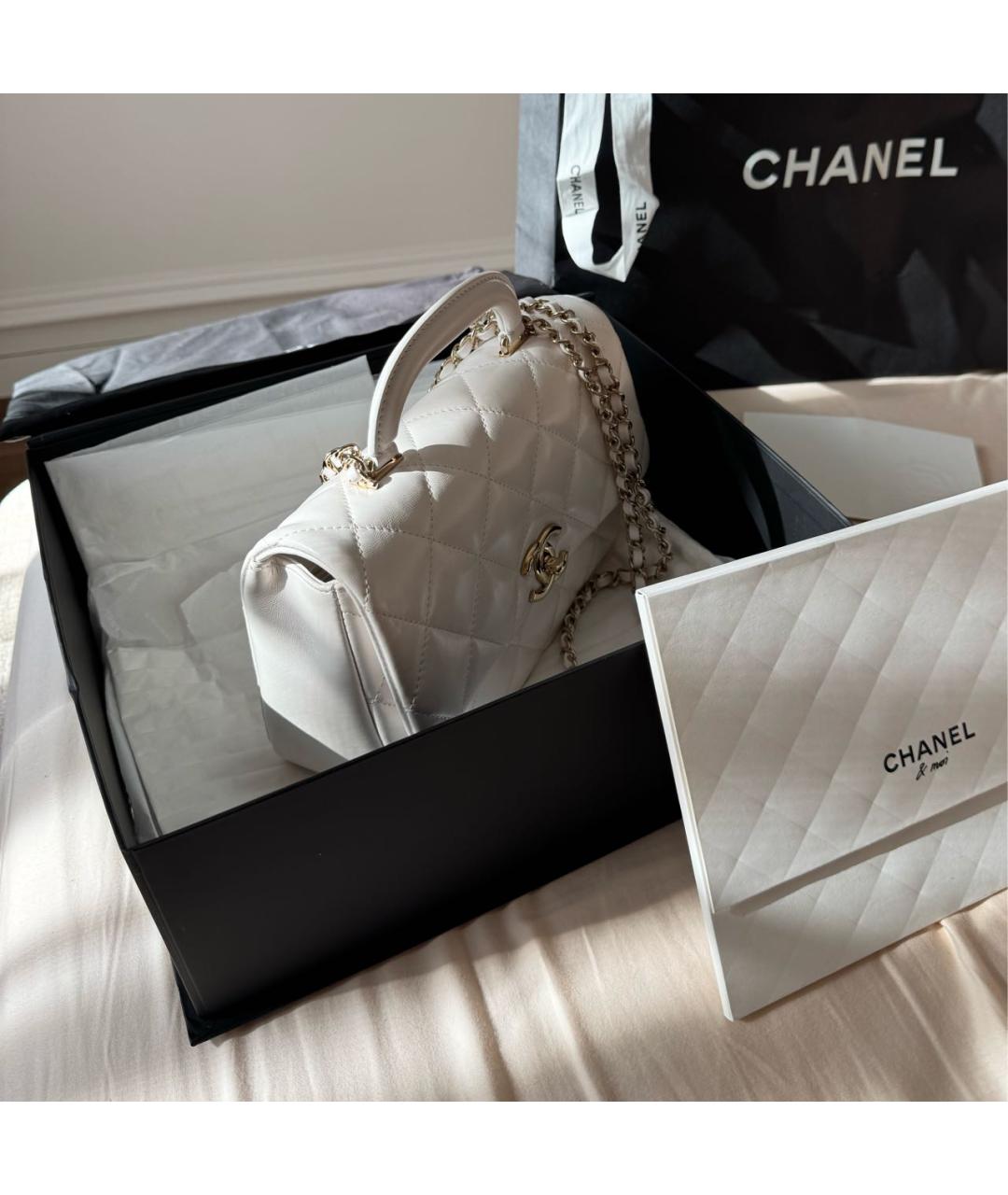 CHANEL Белая кожаная сумка с короткими ручками, фото 2