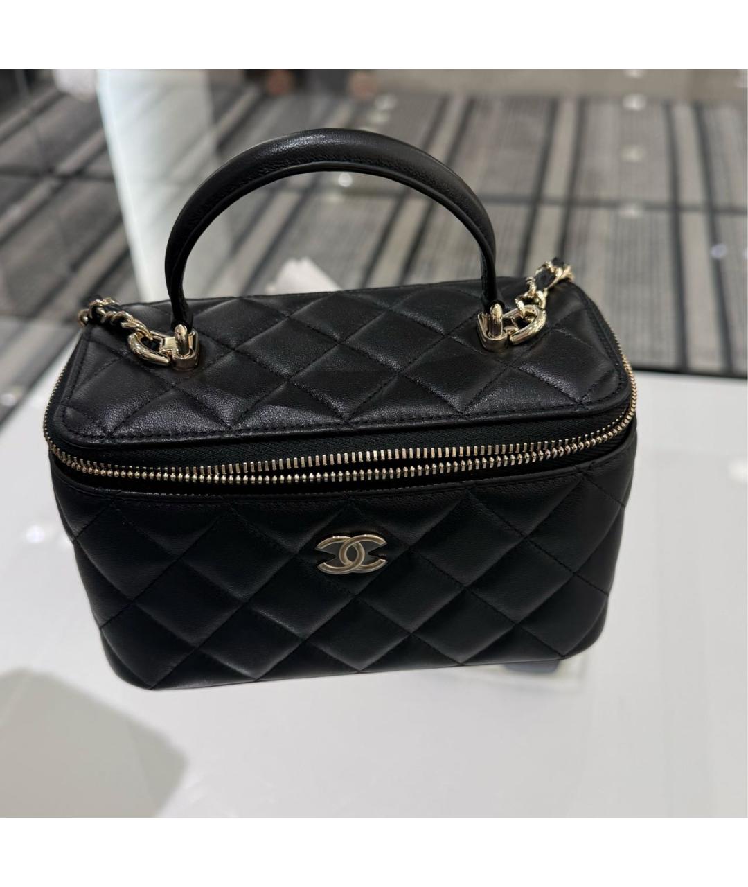CHANEL Черная кожаная сумка с короткими ручками, фото 2
