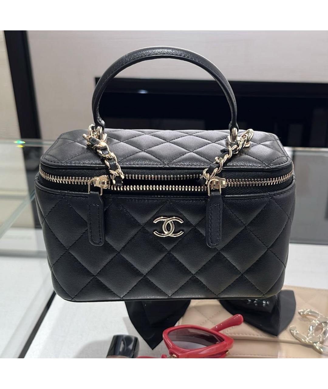 CHANEL Черная кожаная сумка с короткими ручками, фото 4